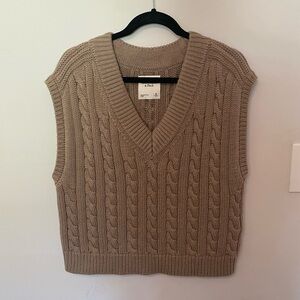 ABERCROMBIE SWEATER VEST